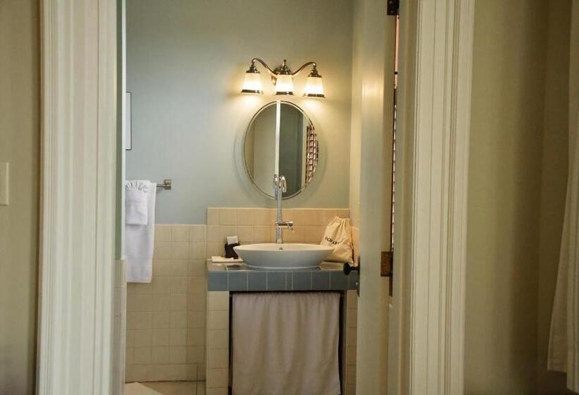 带大床的豪华间, Tait House By Bower Boutique Hotels