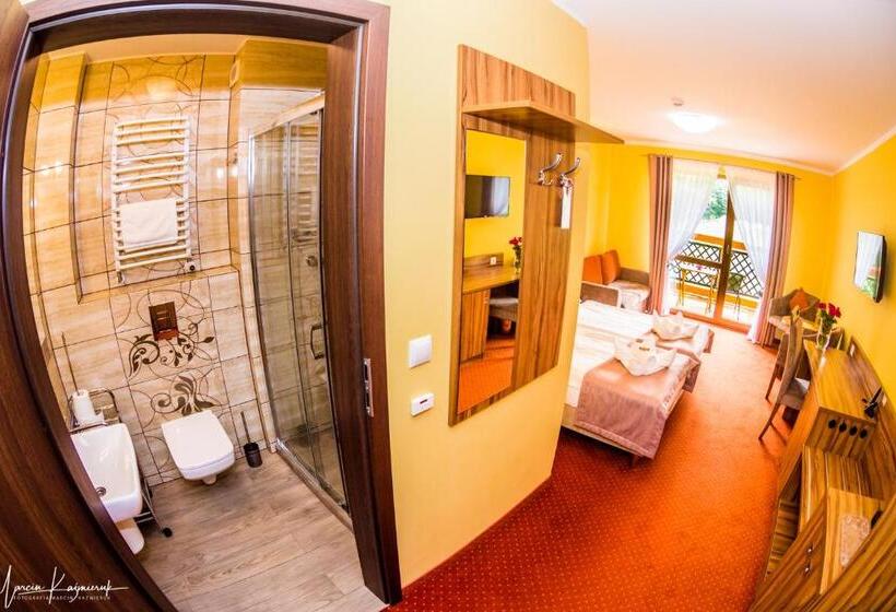 발코니가 있는 4인용 스탠다드 룸, Na Skarpie