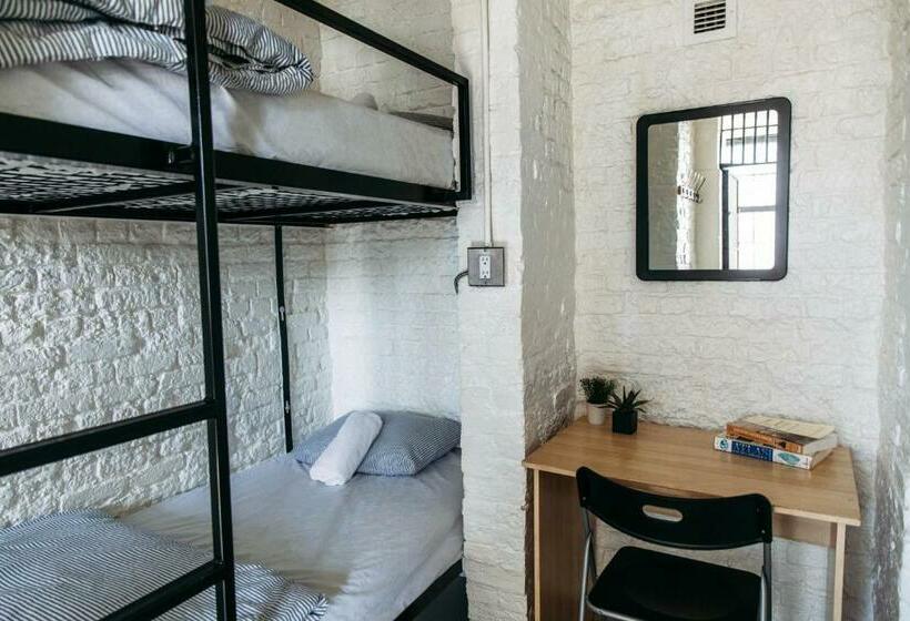 غرفة قياسية, Saintlo Ottawa Jail Hostel