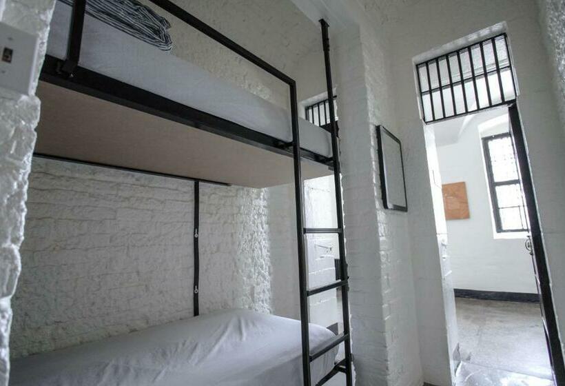 غرفة قياسية, Saintlo Ottawa Jail Hostel