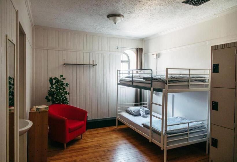 Кровать в Общей Комнате, Saintlo Ottawa Jail Hostel