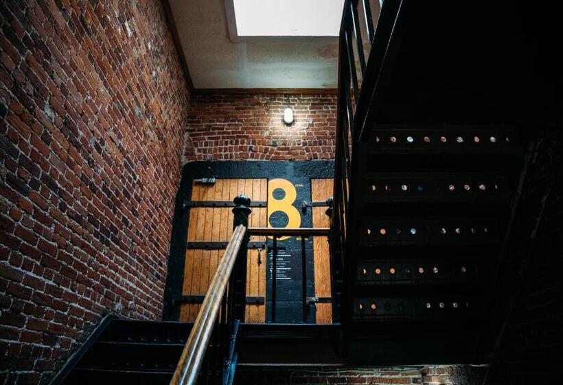 غرفة قياسية, Saintlo Ottawa Jail Hostel