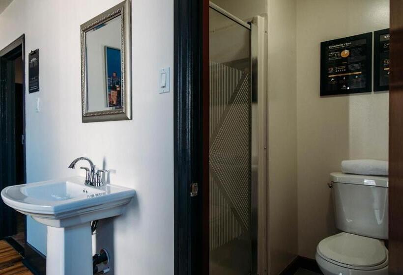 غرفة قياسية, Saintlo Ottawa Jail Hostel