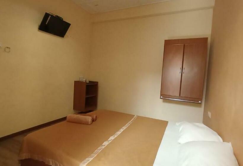 Camera Standard, Straits Settlement Inn