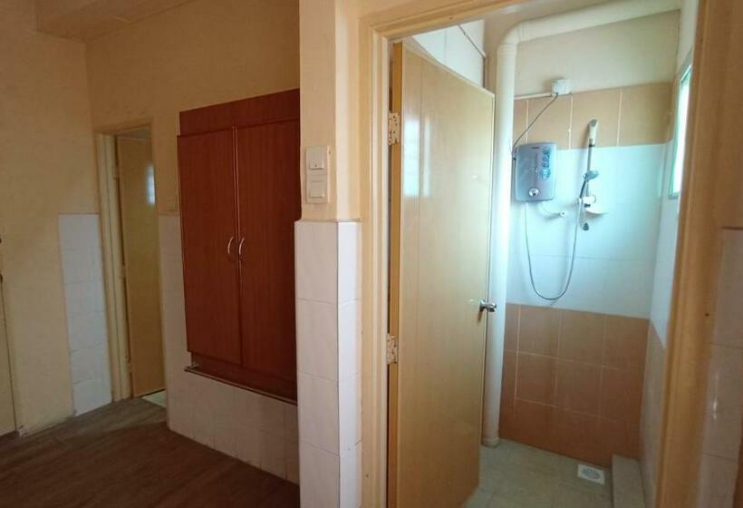 Camera Standard, Straits Settlement Inn