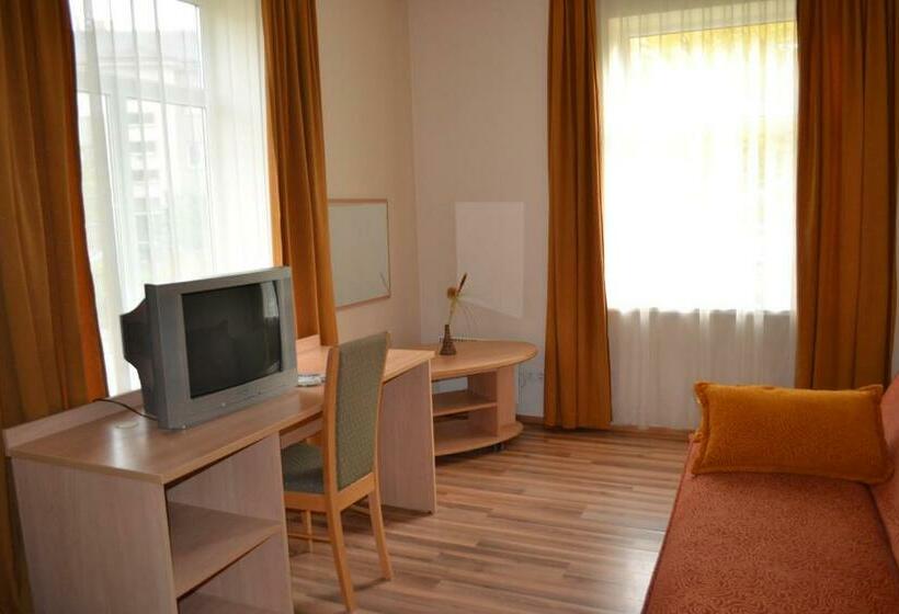 اتاق خانوادگی, Vila Evelina