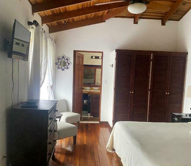 带大床的标准间, Tierra Magica B&b And Art Studio