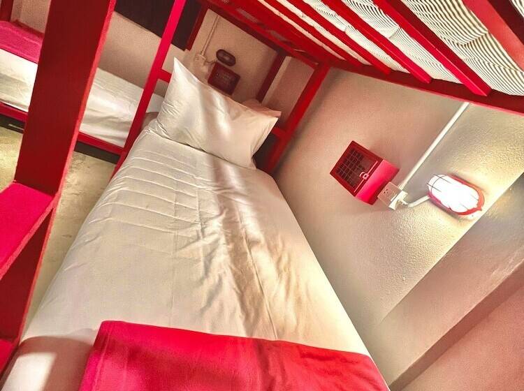 تختخواب در اتاق مشترک, Slumber Party Krabi