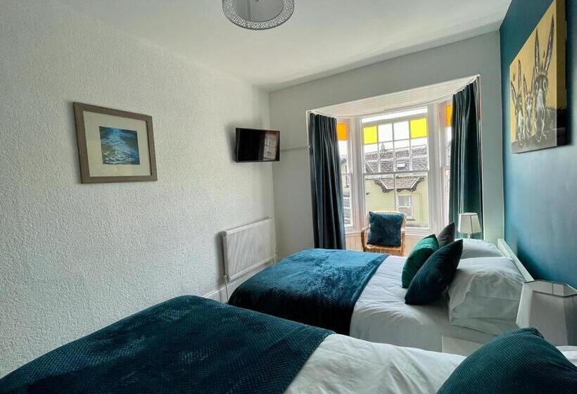 Standard room with outdoor bath, Bryncelyn Guesthouse