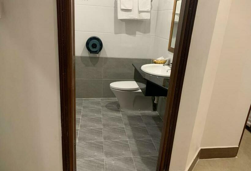 اتاق استاندارد سه نفره, Phuc Hung