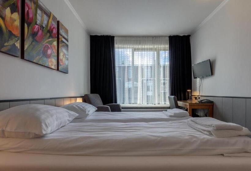 اتاق استاندارد سه نفره, Randenbroek