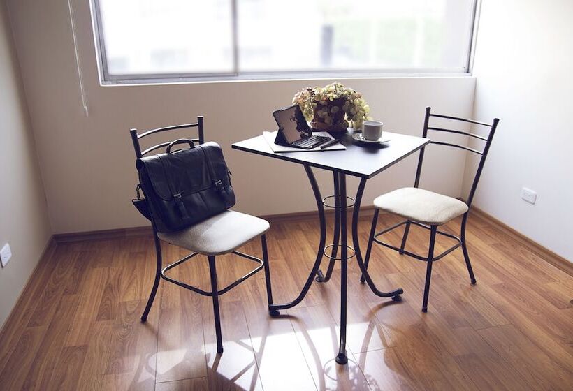 デラックスルーム, Sabet