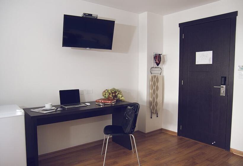 デラックスルーム, Sabet