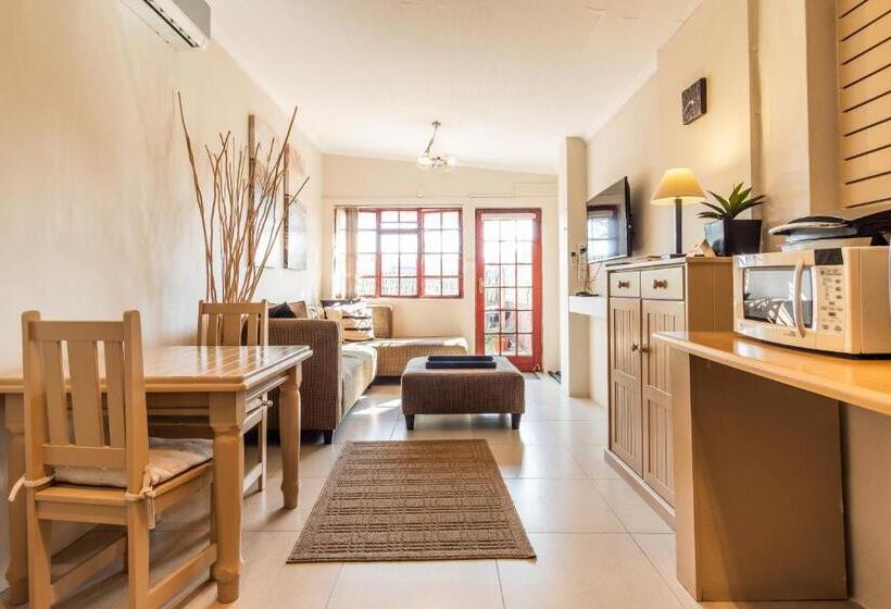 Estudio Estàndard, Treetops Guesthouse