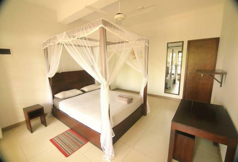 Chambre Standard, Jj's Hostel Mirissa