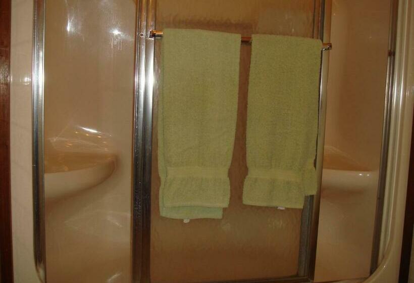 جناح مزود بجاكوزى, Motor Court Motel