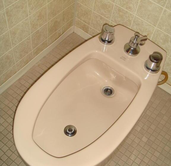 جناح مزود بجاكوزى, Motor Court Motel