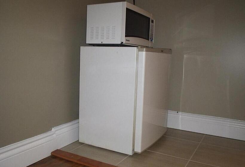 غرفه قياسيه سريرين مزدوجين, Motor Court Motel