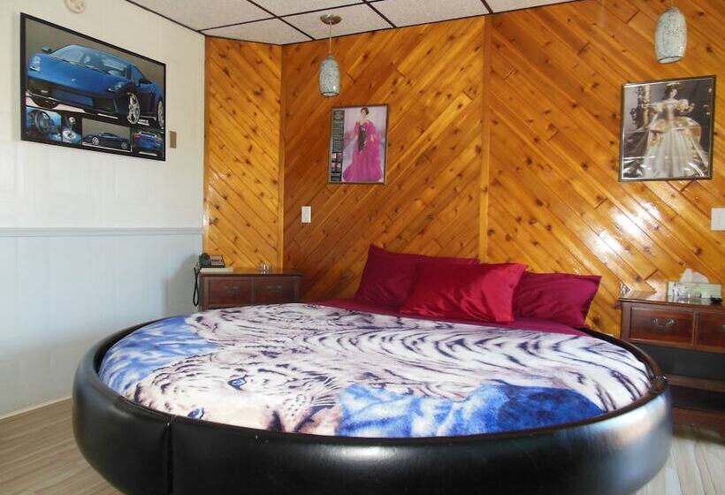 جناح مزود بجاكوزى, Motor Court Motel