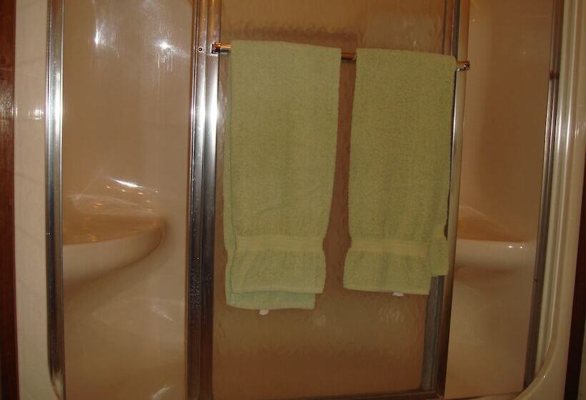 جناح مزود بجاكوزى, Motor Court Motel