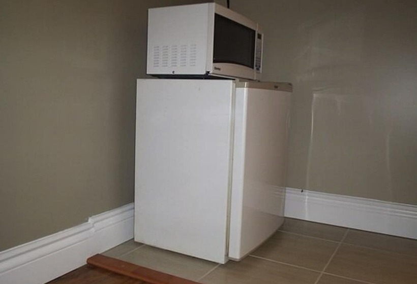 غرفه قياسيه سريرين مزدوجين, Motor Court Motel