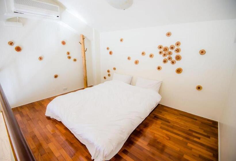 اتاق استاندارد چهارنفره با بالکن, Yun Tien Feng Chuan B&b