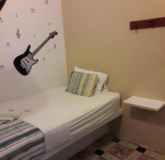 シングルベーシックルーム, Hostal 1811