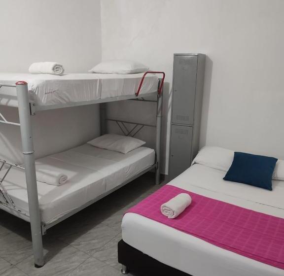 4인용 스탠다드 룸, Hostal 1811
