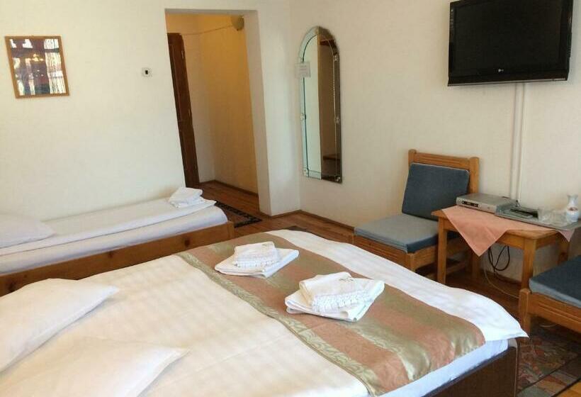 اتاق استاندارد سه نفره, Pension Casa Alba