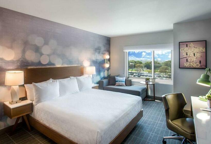 غرفة قياسية سرير كينج لذوى الإحتياجات الخاصة, Cambria Hotel Lax