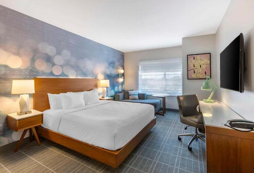 غرفة قياسية سرير كينج لذوى الإحتياجات الخاصة, Cambria Hotel Lax