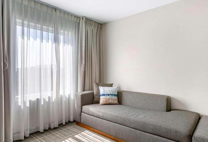 جناح سرير كينج, Cambria Hotel Lax