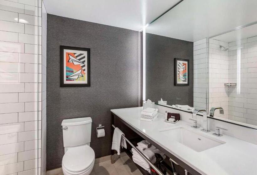 جناح سرير كينج, Cambria Hotel Lax