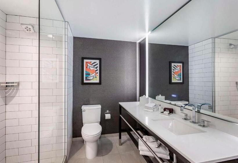 جناح سرير كينج, Cambria Hotel Lax