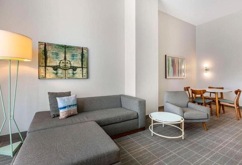 جناح سرير كينج, Cambria Hotel Lax