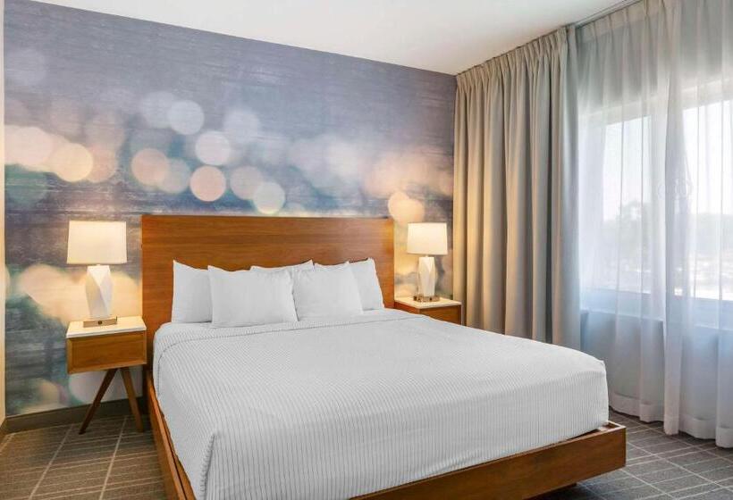 جناح لذوى الاحتياجات الخاصة, Cambria Hotel Lax