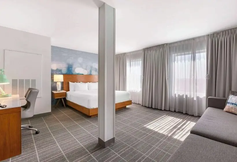 身障者適用スイートルーム, Cambria Hotel Lax