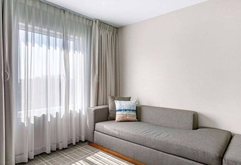 Люкс Адаптированный для Инвалидов, Cambria Hotel Lax