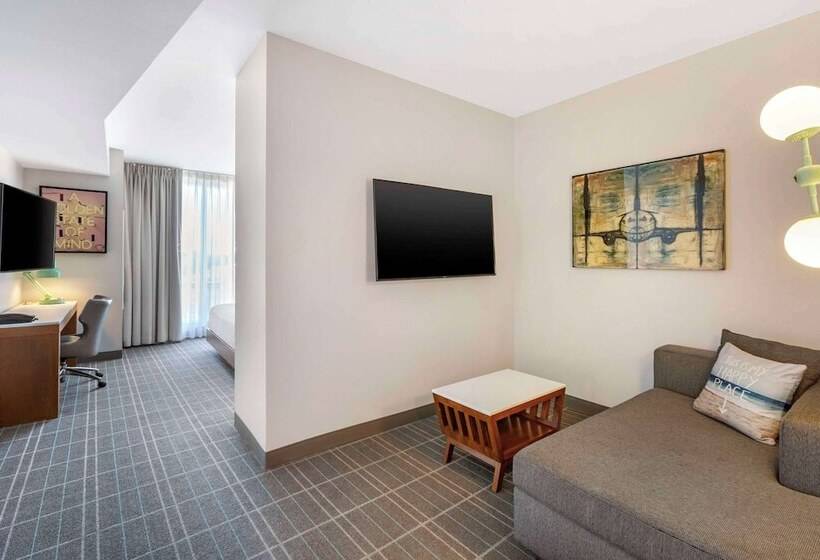 جناح لذوى الاحتياجات الخاصة, Cambria Hotel Lax