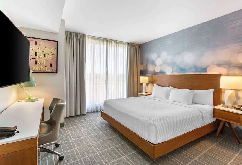 Люкс Адаптированный для Инвалидов, Cambria Hotel Lax