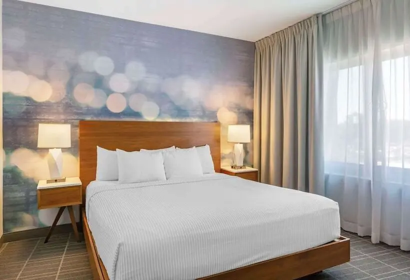 身障者適用スイートルーム, Cambria Hotel Lax