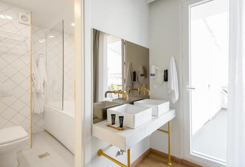 غرفة ديلوكس مزودة بتراس, Colors Urban Hotel Thessaloniki