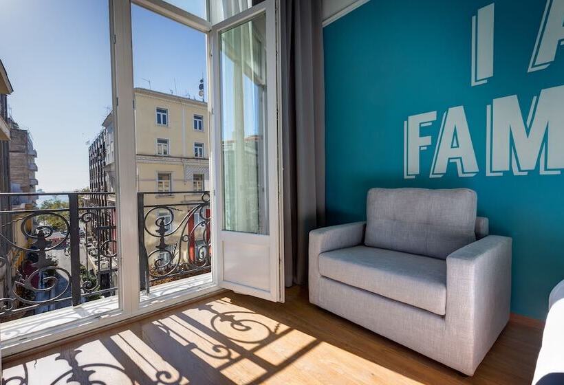 غرفة قياسية إطلالة جانبية علي البحر, Colors Urban Hotel Thessaloniki