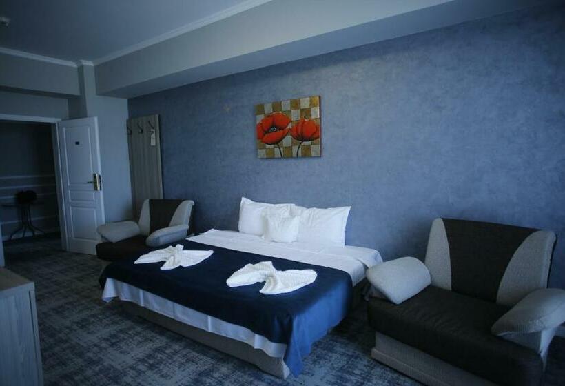 패밀리 스위트, Agapi Mamaia