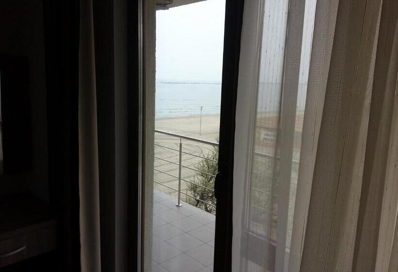 스탠다드 발코니 룸 측면 바다 전망, Agapi Mamaia