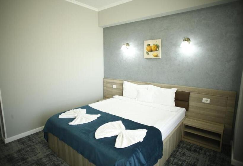 스탠다드 발코니 룸 측면 바다 전망, Agapi Mamaia