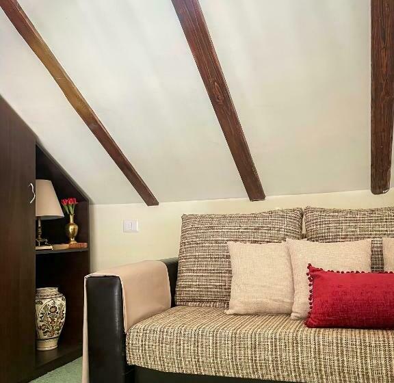 סטודיו משפחתי, Art Montana