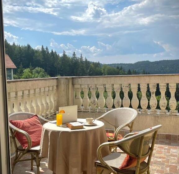 סטודיו משפחתי, Art Montana