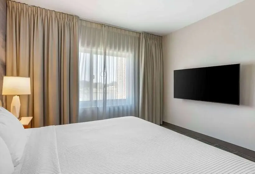 身障者適用スイートルーム, Cambria Hotel Lax