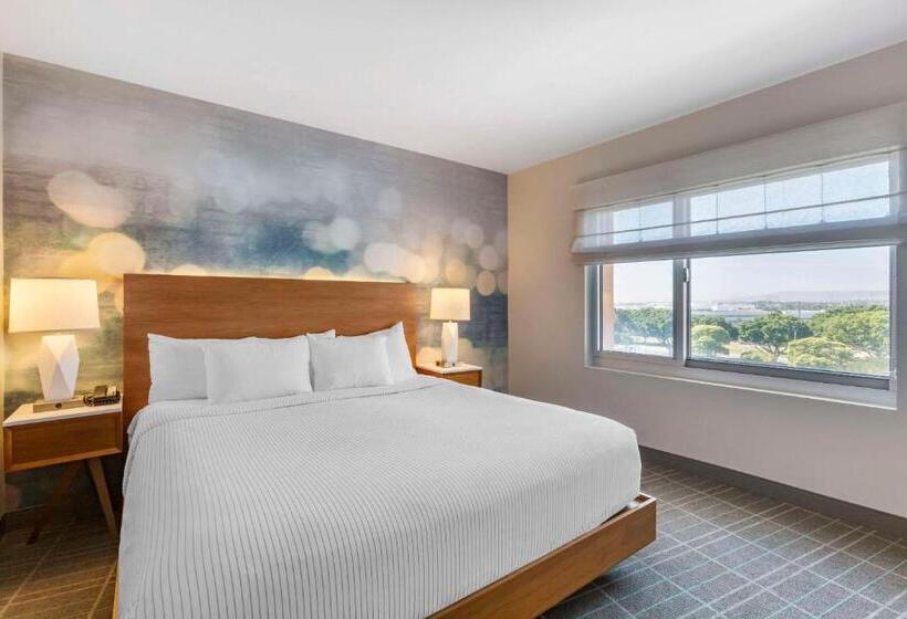 جناح سرير كينج, Cambria Hotel Lax